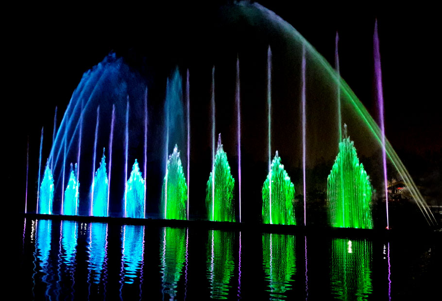 Illuminated fountain display from GSO